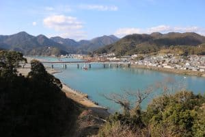 新宮城から熊野川を望む