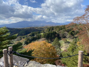 二本松城の本丸から安達太良山を望む