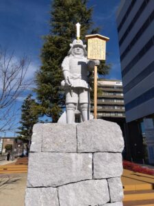 榊原康政の像